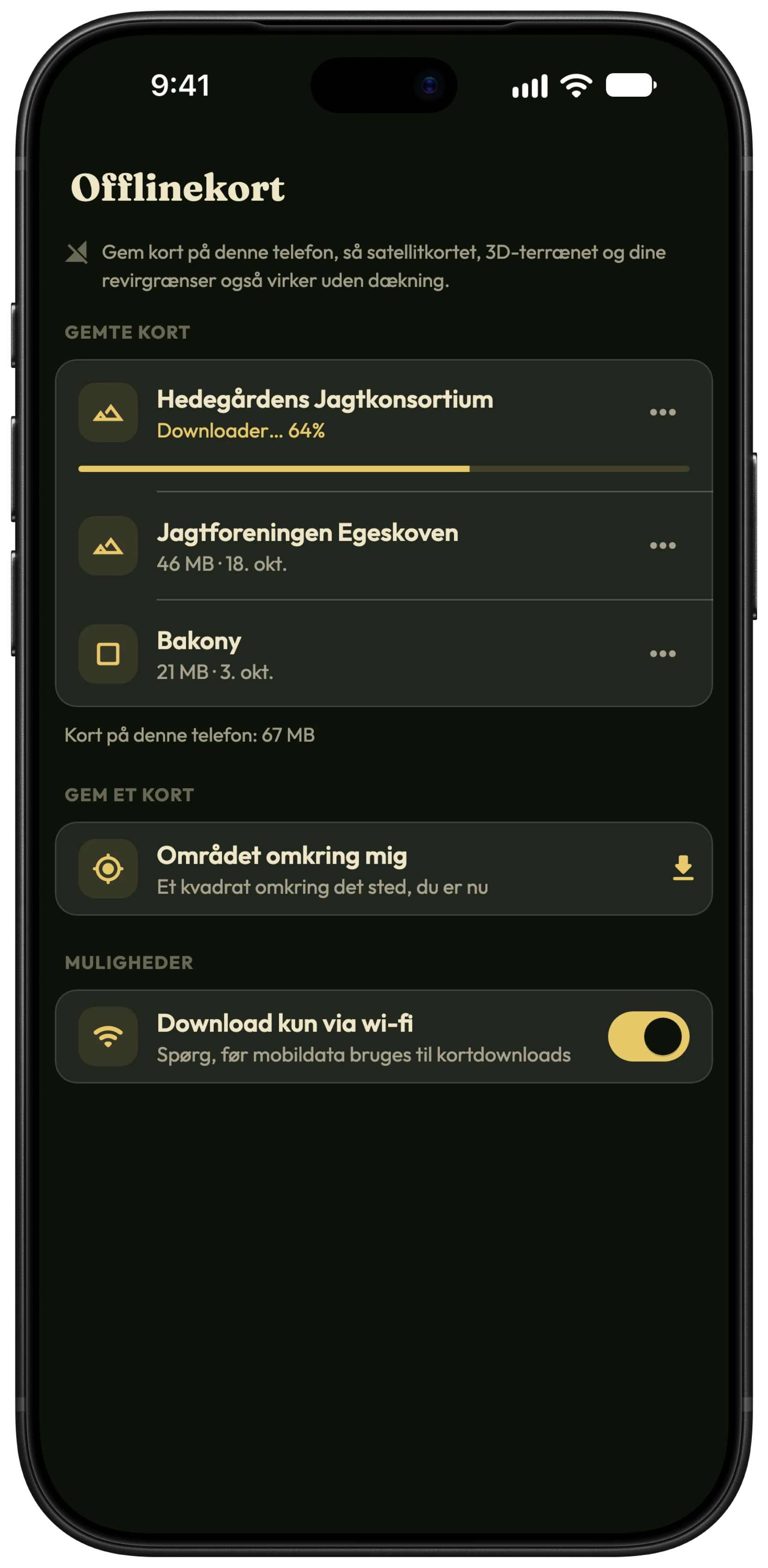 Skærmen Offlinekort i HunTracker på en iPhone, med en forenings revirer og området omkring et jagtsted gemt og endnu et kort, der hentes