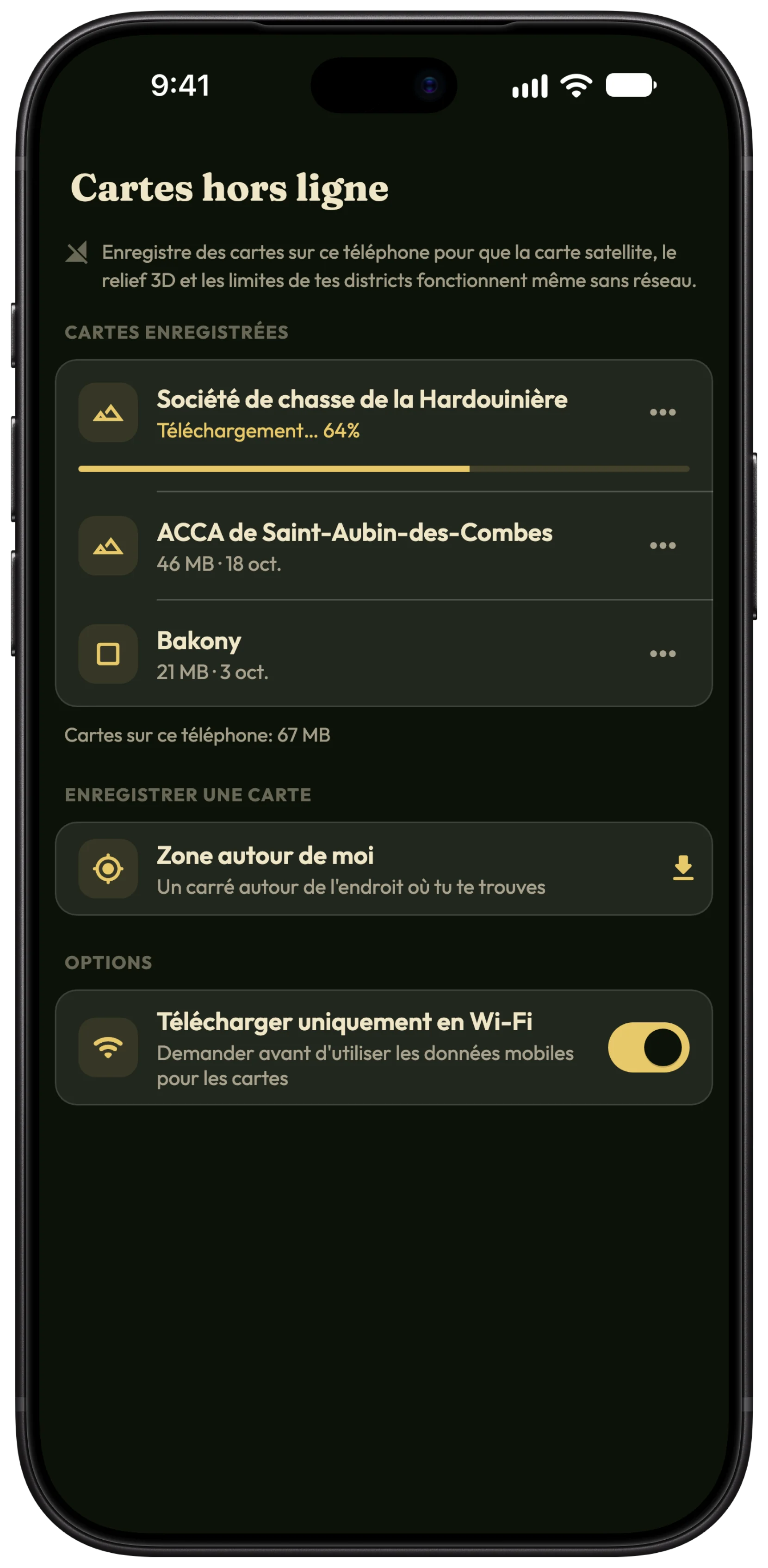 L'écran Cartes hors ligne de HunTracker sur un iPhone, avec les districts d'une association et la zone autour d'un lieu de chasse enregistrés, et une autre carte en cours de téléchargement