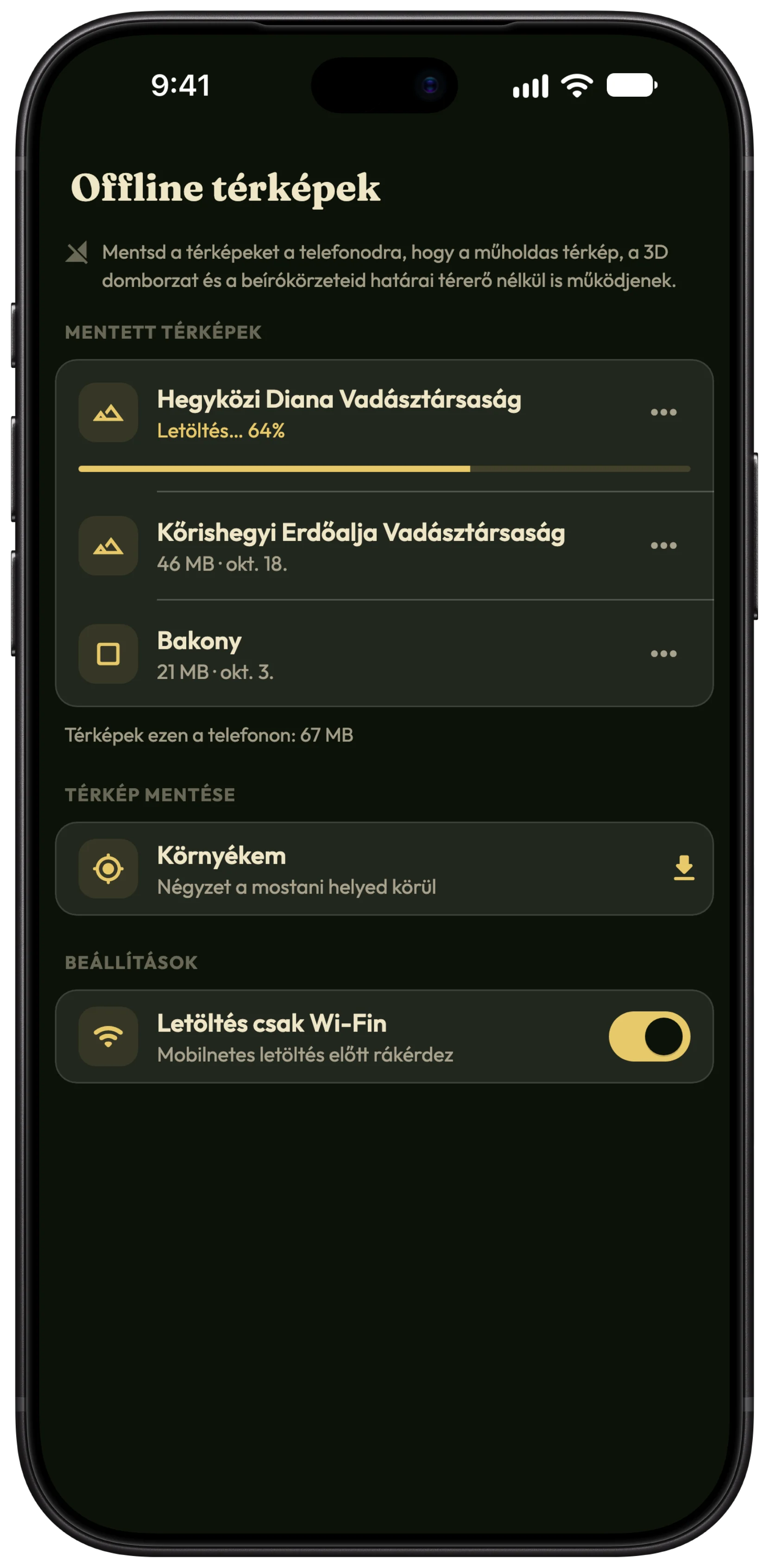 Az Offline térképek képernyő a HunTrackerben iPhone-on, egy társaság elmentett beírókörzeteivel és egy vadászhely környékével, egy újabb térkép letöltése közben