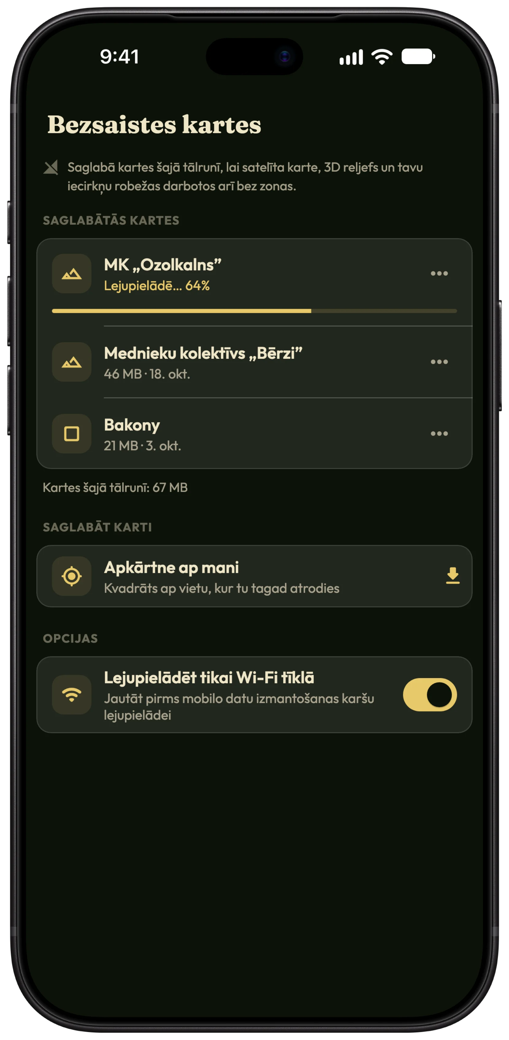 Bezsaistes karšu ekrāns HunTracker iPhone tālrunī: kolektīva iecirkņi un apkārtne ap medību vietu saglabāta, cita karte tiek lejupielādēta